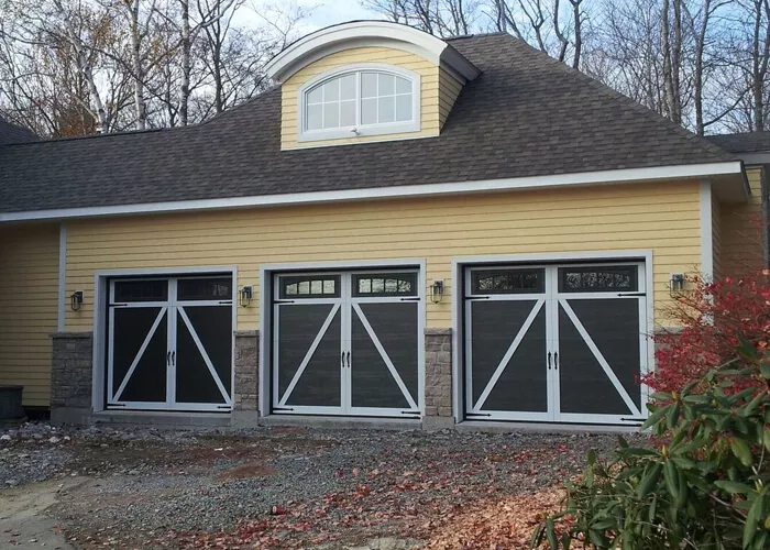 Eastman E-22, 9' x 7', Moka Brown doors and Ice White overlays, Arch overlay with 4 vetical lite Panoramic windows